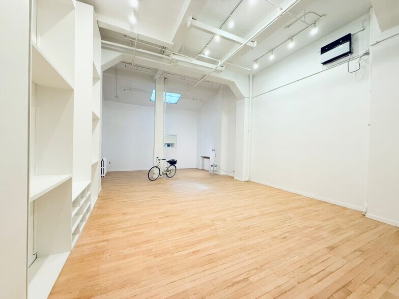 More Photos Of 348 W 36th St, New York Apartments For Lease