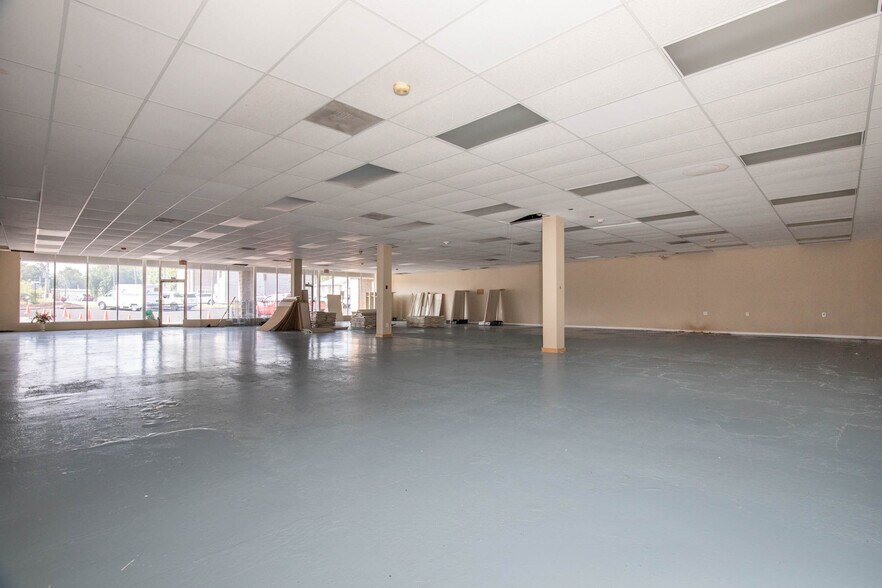More Photos Of 500-518 W Delmar Ave, Godfrey Unknown For Lease