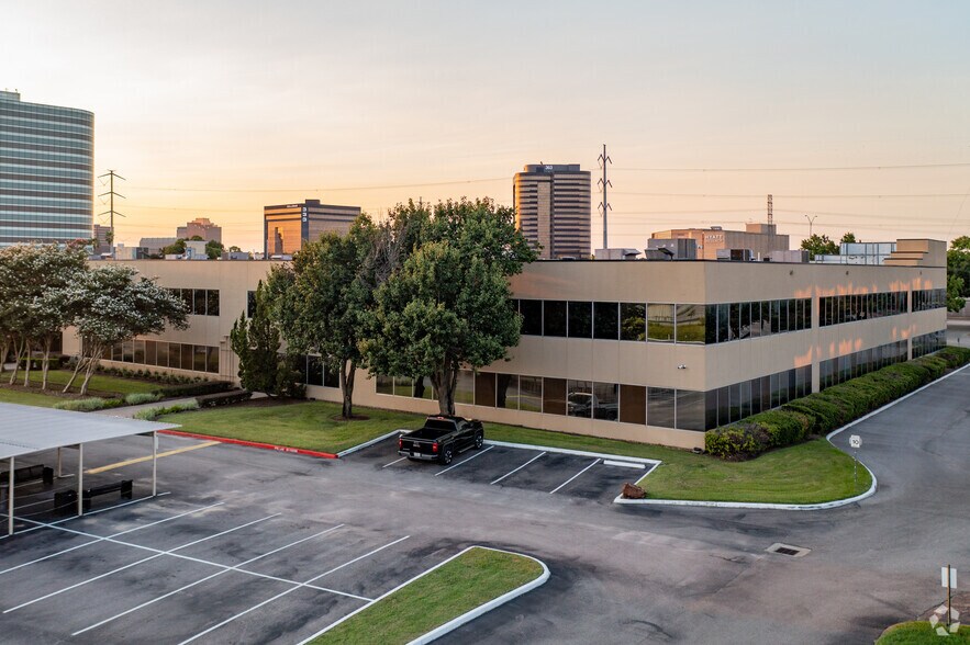 More Photos Of 450 N Sam Houston Pky E, Houston Medical For Lease