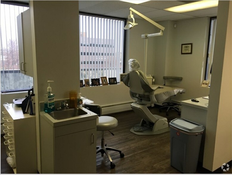 More Photos Of 7373 W Jefferson Ave, Lakewood Medical For Sale