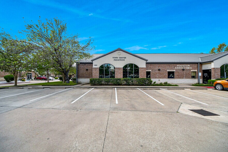 More Photos Of 3521 Town Center Blvd, Sugar Land Medical For Lease