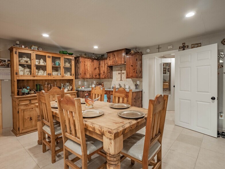 More Photos Of 424 N Texas St, De Leon Restaurant For Sale