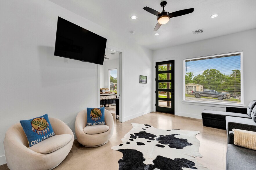 More Photos Of 115 Sheridan North St, Medicine Park Multifamily For Sale