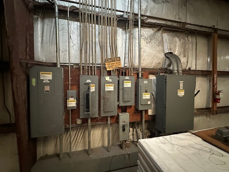 More Photos Of 4151 118th Ave N, Clearwater Warehouse For Lease