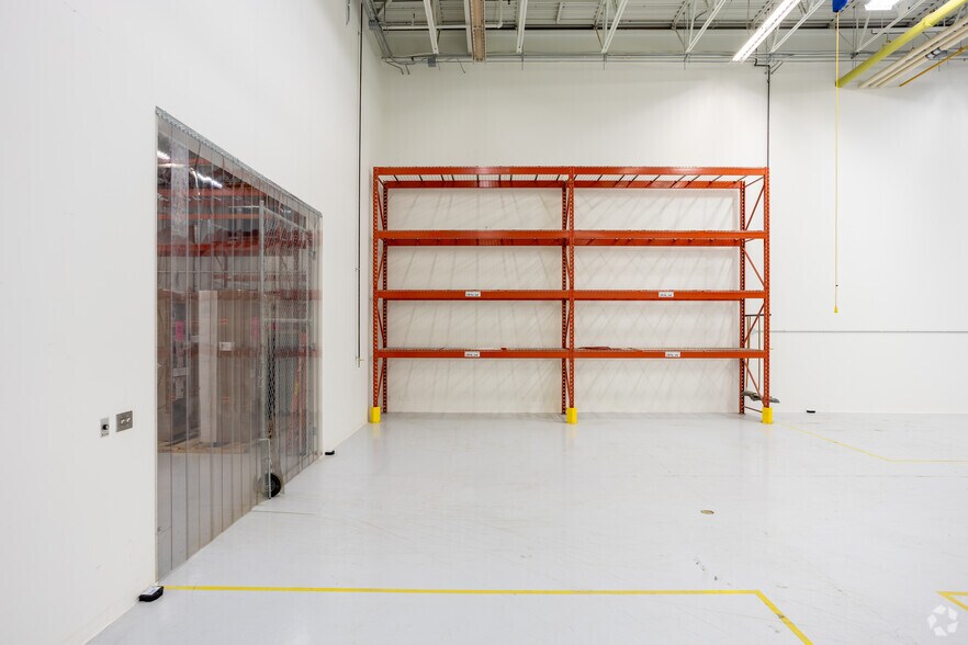 More Photos Of 2-10 Smed Ln SE, Calgary Distribution For Lease