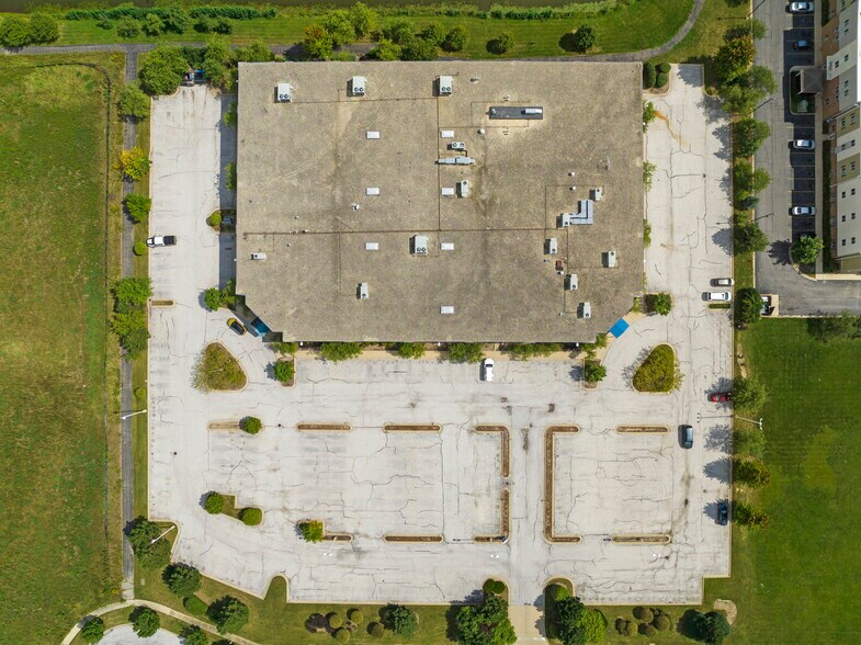 More Photos Of 1975 Melissa Ln, Aurora Health Club For Sale