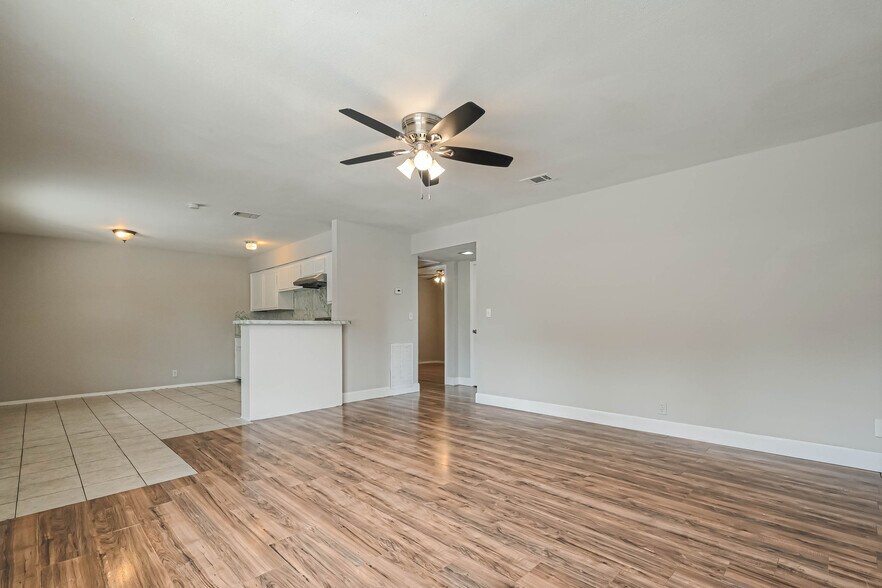 More Photos Of 8430 Round Rock Dr, Houston Apartments For Sale