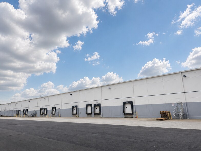 More Photos Of 1770 Worldwide Blvd, Hebron Warehouse For Lease