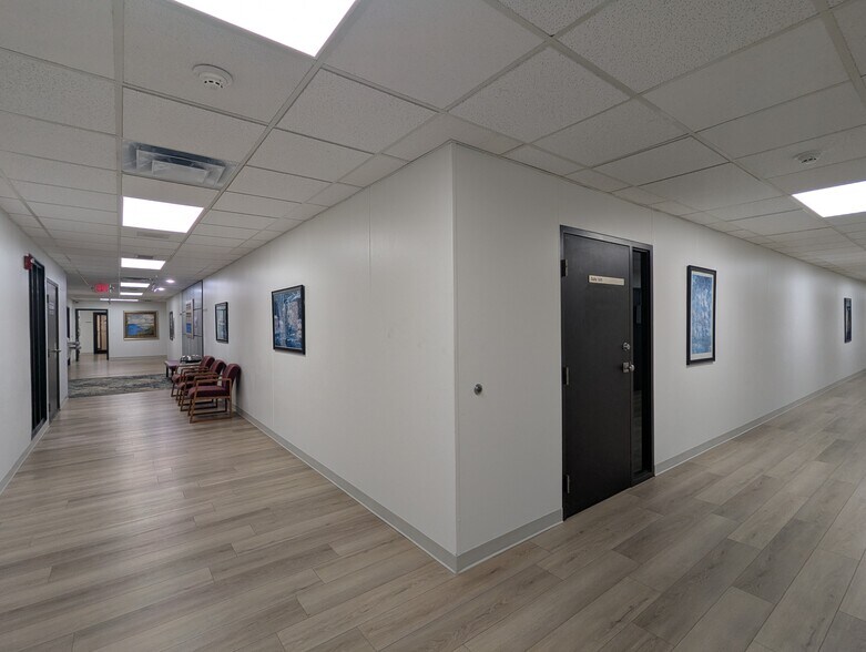 More Photos Of 1323 S 27th St, Nederland Medical For Sale