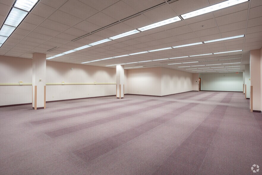 More Photos Of 313 S Capitol Ave, Lansing Office For Sale