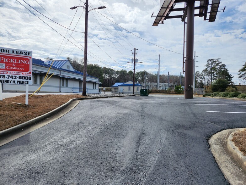 More Photos Of 3556 Riverside Dr, Macon-Bibb Unknown For Lease