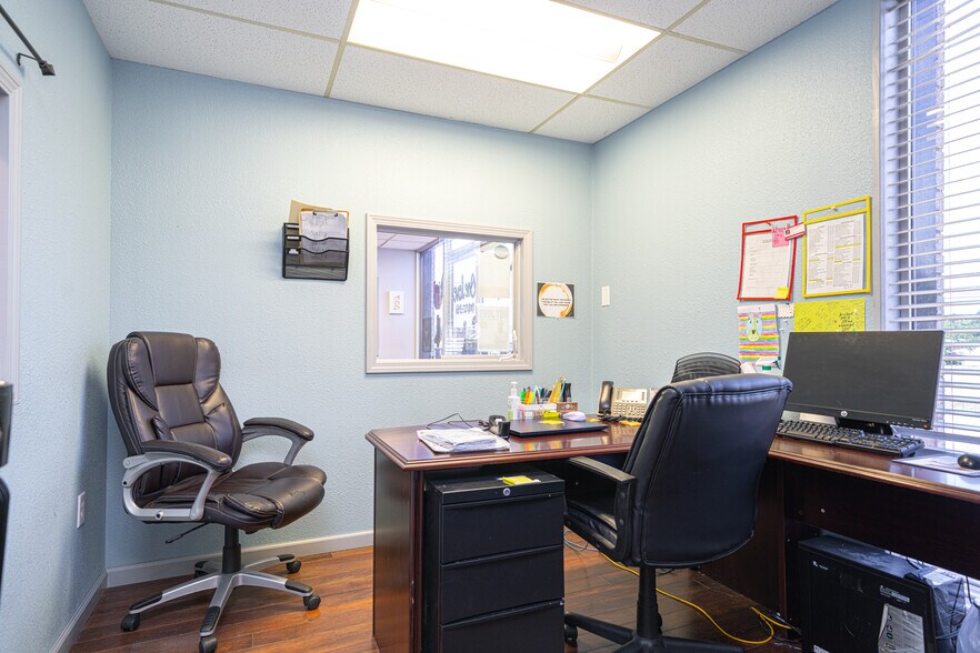 More Photos Of 1015 McCann Rd, Longview Office For Sale