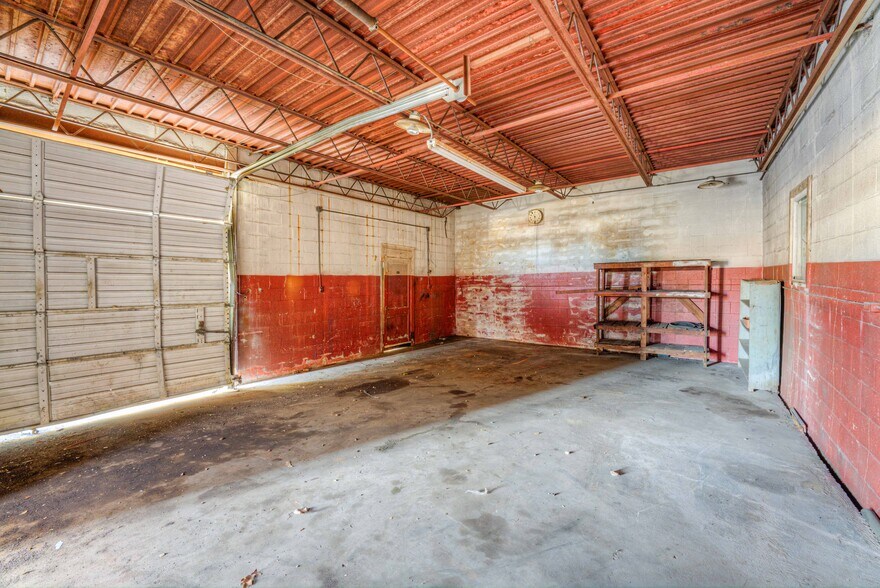 More Photos Of 2489 Parkway Pl, Memphis Warehouse For Sale