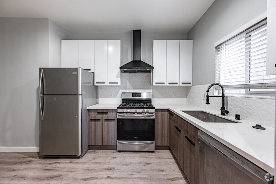 More Photos Of 747 S New Hampshire Ave, Los Angeles Apartments For Sale
