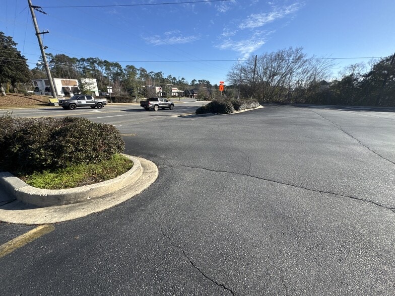 More Photos Of 1531 Baytree Rd, Valdosta Storefront Retail Office For Lease