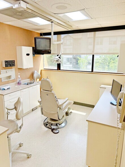 More Photos Of 90 Morgan St, Stamford Medical For Sale