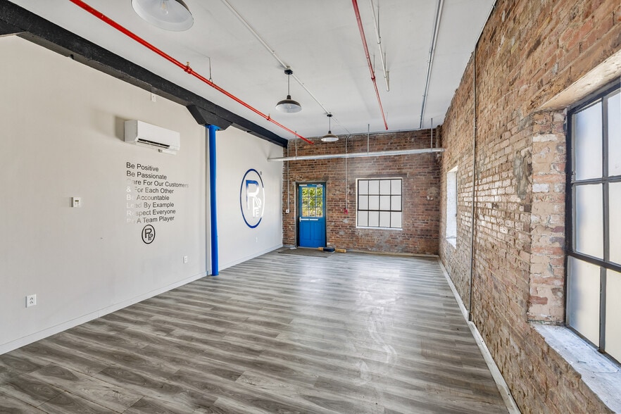 More Photos Of 122 E Laurel St, Mullins Industrial For Sale