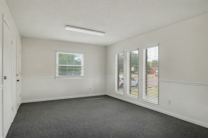 More Photos Of 1701-1709 Rogero Rd, Jacksonville Office Residential For Sale