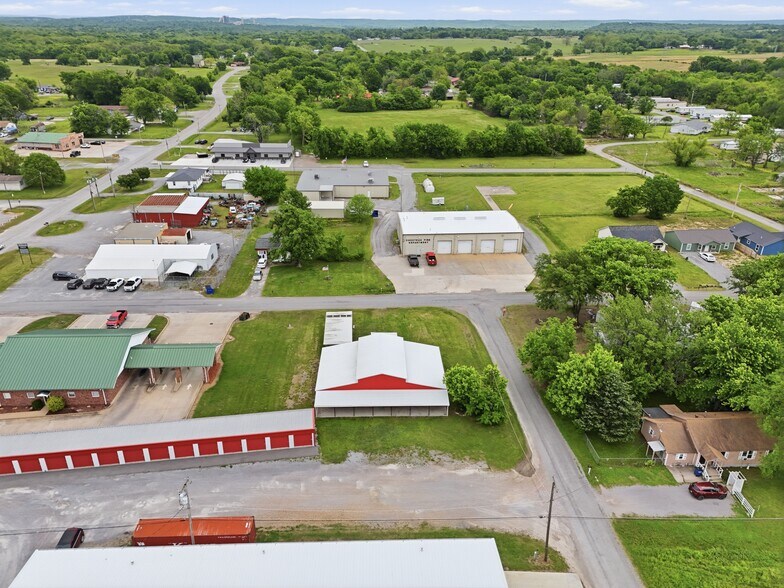 More Photos Of 113 S Wilder St, Chouteau General Retail For Sale