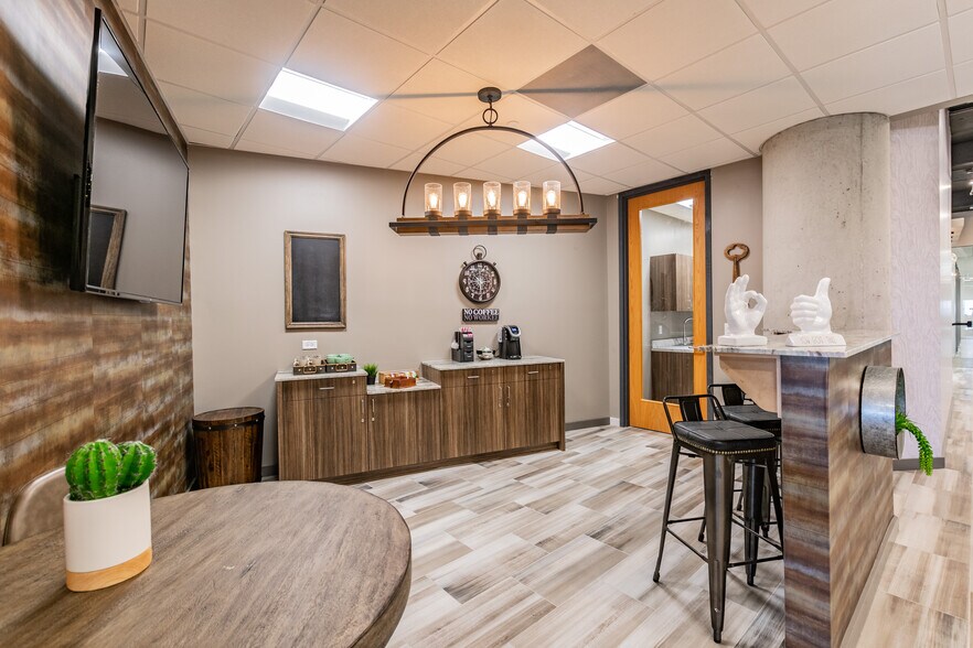 More Photos Of 400 N Ashley Dr, Tampa Coworking Space