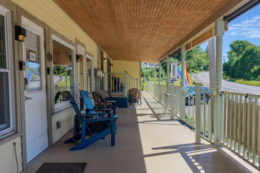 More Photos Of 53470 NY-30 Hwy, Roxbury Flex For Sale