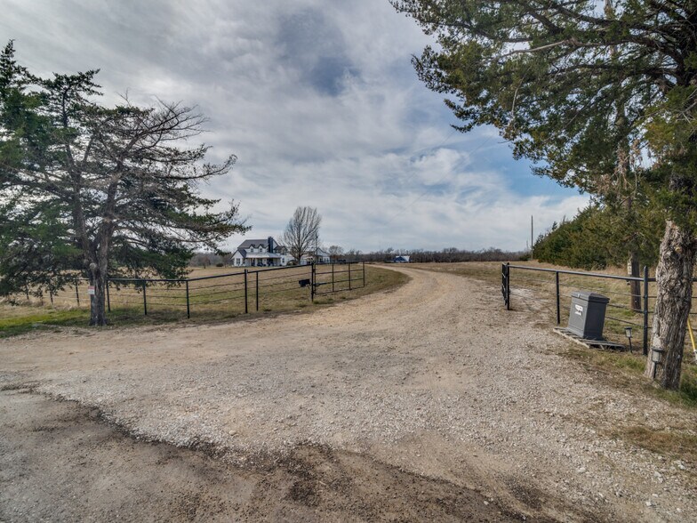 More Photos Of 1840 County Road 4309 N, Greenville Flex For Sale