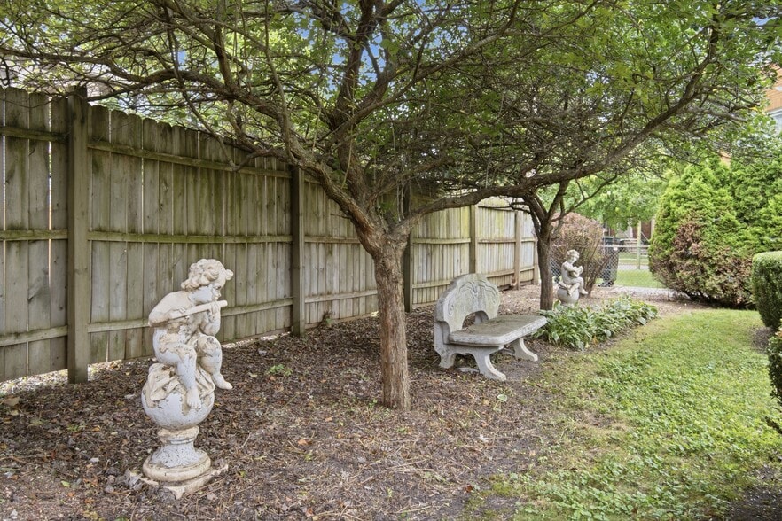 More Photos Of 6240 N Avondale Ave, Chicago Specialty For Sale