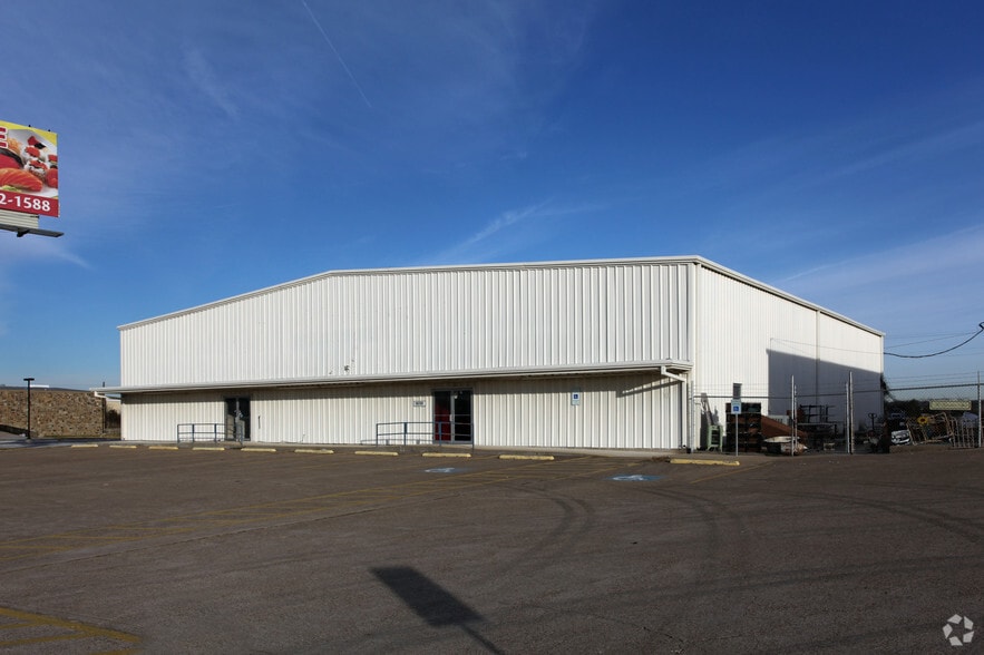 More Photos Of 10758 W Us-80 Hwy, Forney Unknown For Lease