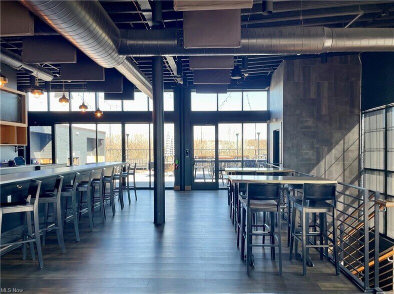 More Photos Of 3941 Erie St, Willoughby Restaurant For Lease