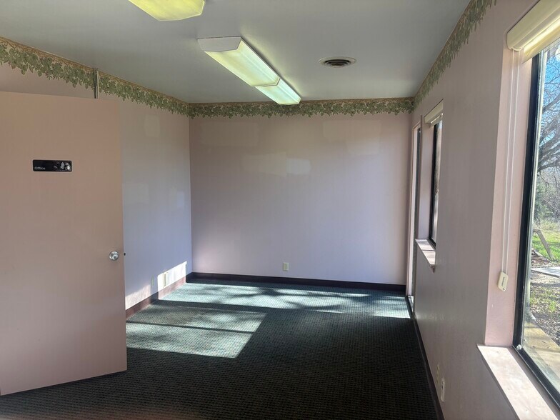 More Photos Of 5106 Hill Rd E, Lakeport Medical For Lease