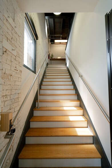 More Photos Of 1613 N Franklin St, Tampa General Retail For Lease