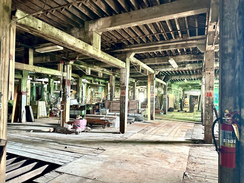 More Photos Of 5215 N 2nd St, Saint Louis Warehouse For Sale