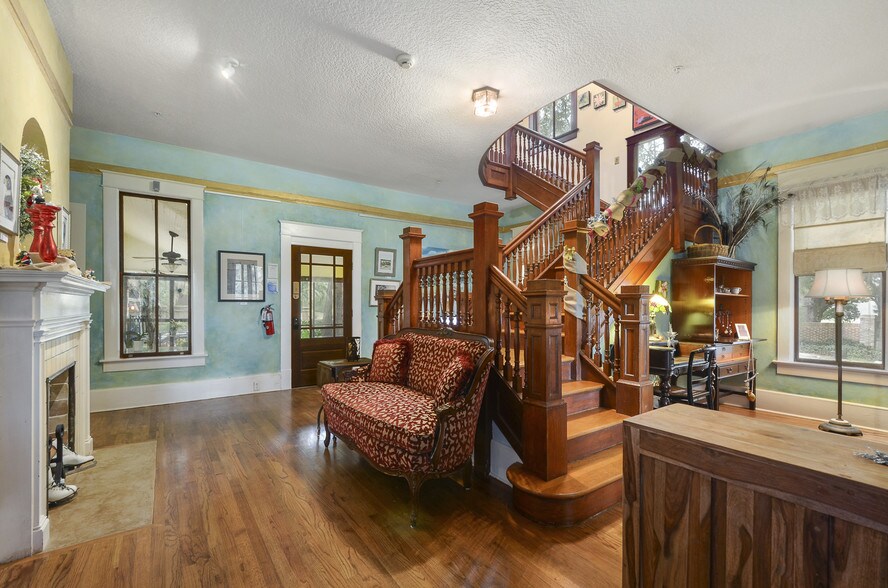 More Photos Of 620 N Tubb St, Oakland Specialty For Sale