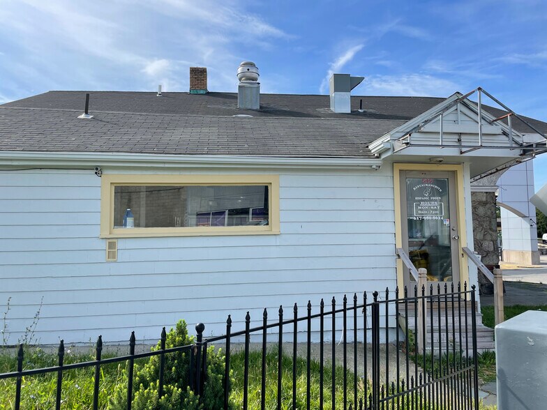 Primary Photo Of 514 River St, Boston General Retail For Lease