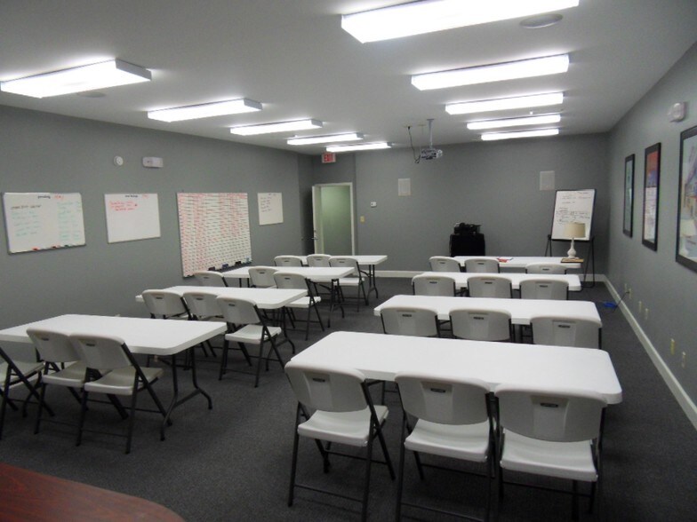 More Photos Of 3512 Godwin Ct, Mobile Medical For Sale