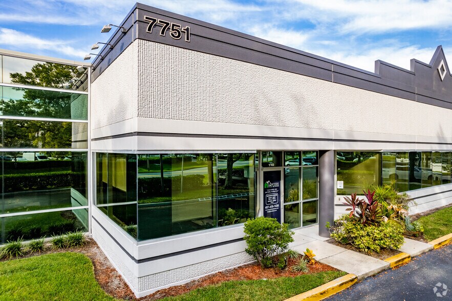 More Photos Of 7751 Kingspointe Pky, Orlando Light Distribution For Lease