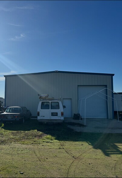 More Photos Of 6738 Greenbay Rd, Arbuckle Land For Lease