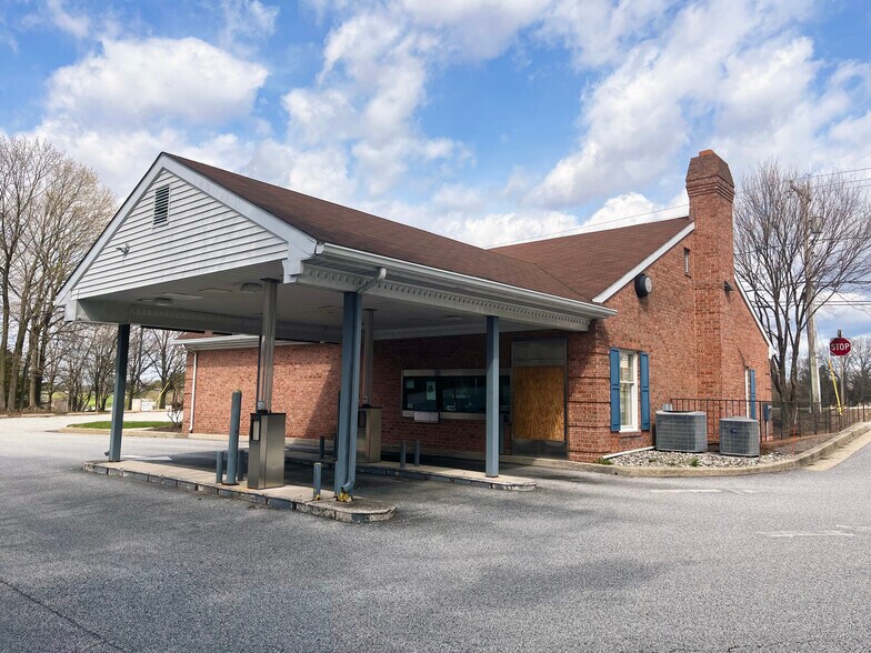 More Photos Of 201 Mt Carmel Rd, Parkton Bank For Lease