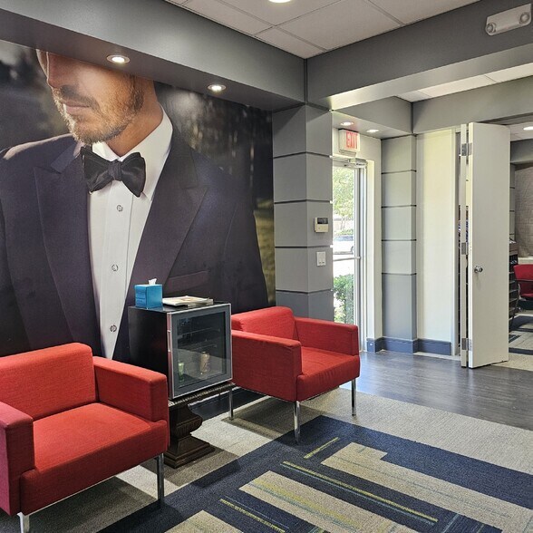 More Photos Of 4111 Directors Row, Houston Office For Sale