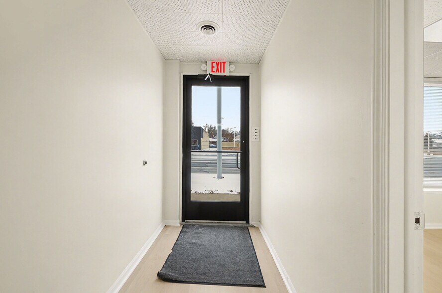 More Photos Of 28410 Harper Ave, Saint Clair Shores General Retail For Lease