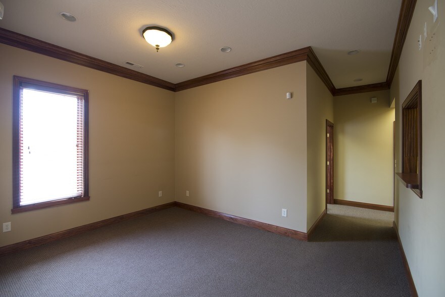 More Photos Of 5915 S Emerson Ave, Indianapolis Medical For Lease