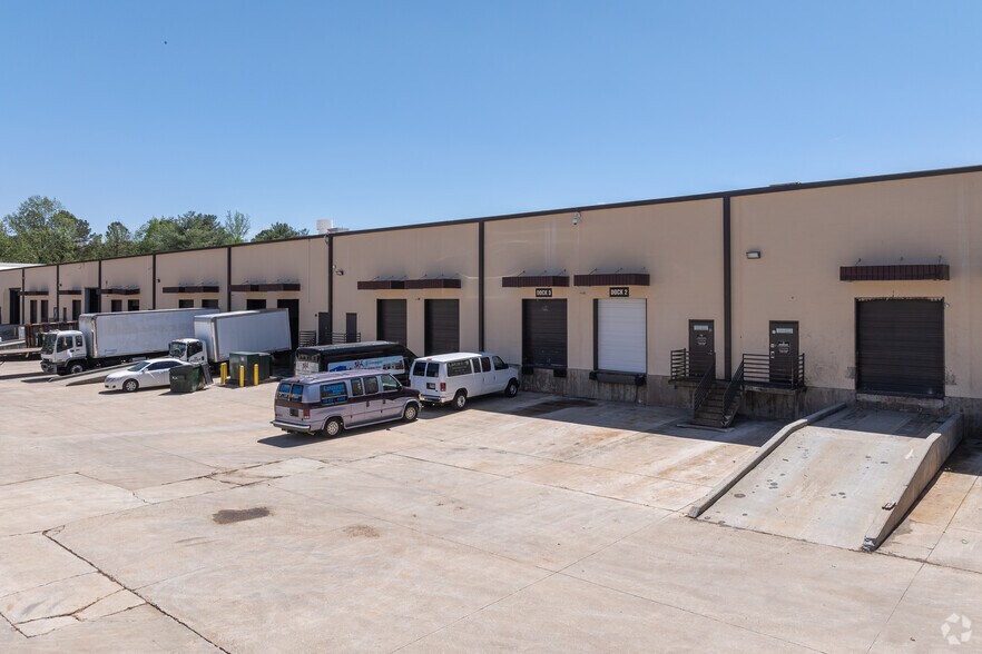 More Photos Of 5370 Truman Dr, Decatur Distribution For Lease
