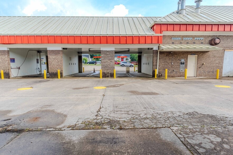 More Photos Of 1049 Main St, Milford Carwash For Sale