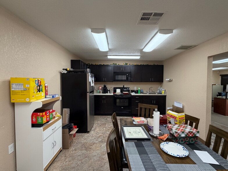 More Photos Of 6541 Industrial Ave, Port Richey Manufacturing For Lease