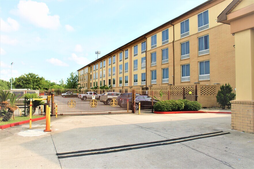 More Photos Of 12340 I-10 Service Rd, New Orleans Hotel For Sale