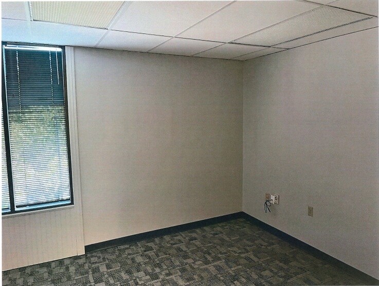 More Photos Of 1020 Woodman Dr, Dayton Office For Lease