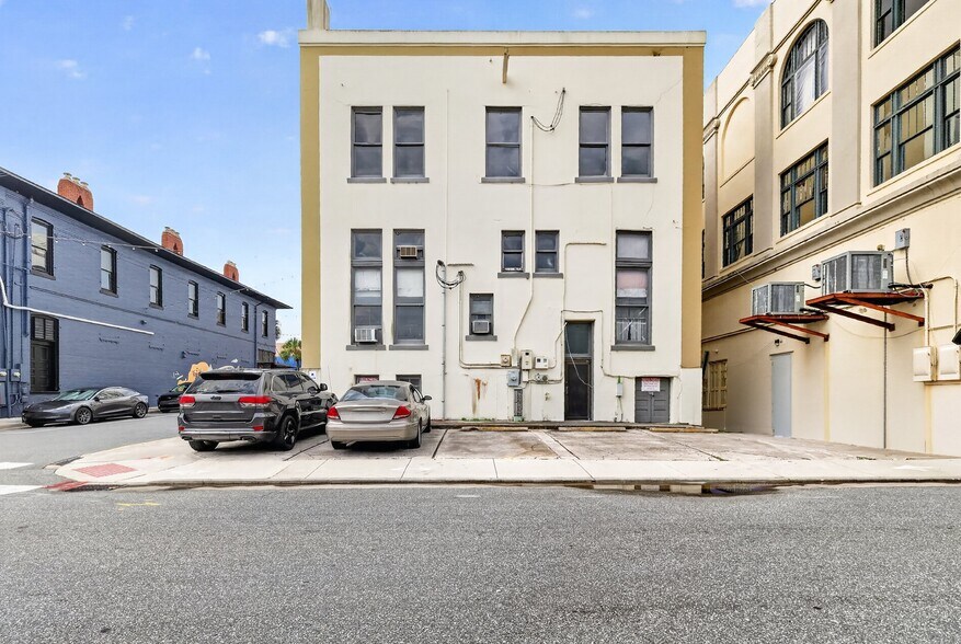 More Photos Of 400 W Main St, Leesburg Serviced Offices For Sale