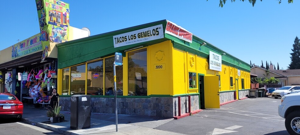 More Photos Of 3200 Middlefield Rd, Menlo Park Storefront For Sale