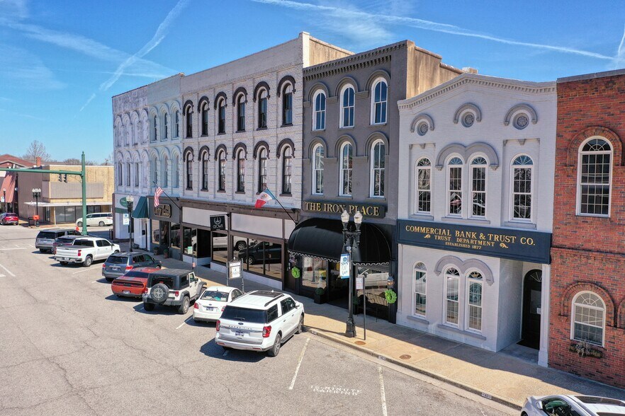 More Photos Of 121 N Poplar St, Paris Storefront Retail Residential For Lease