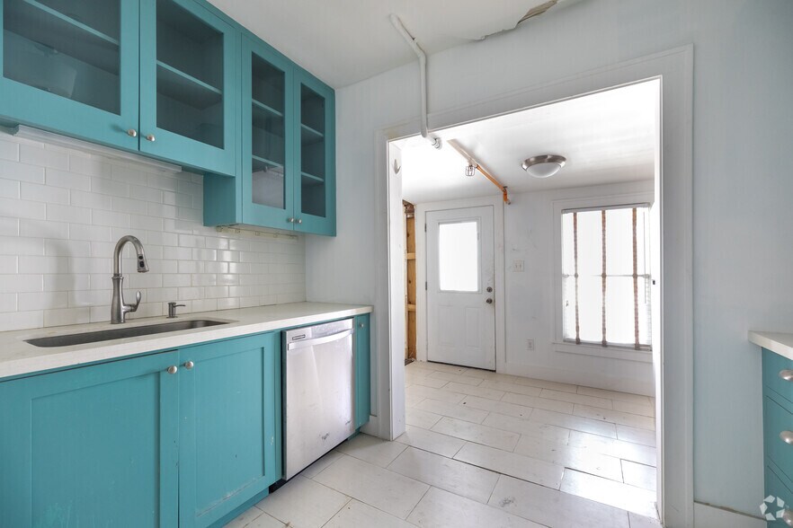 More Photos Of 4210 Emancipation Ave, Houston General Retail For Sale